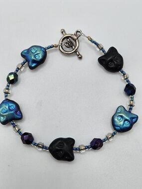 Handmade Iridescent Blue Black Cat Reversible Beaded Bracelet Toggle Close